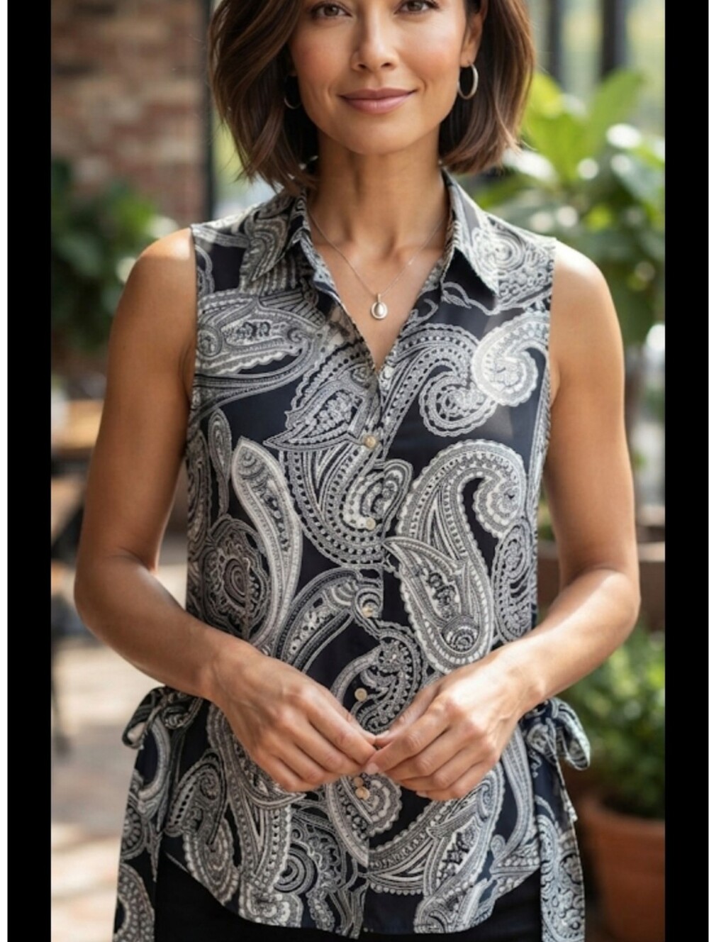 Tommy Hilfiger Sleeveless Black & White Paisley Button-Front Top(SKU 0018)